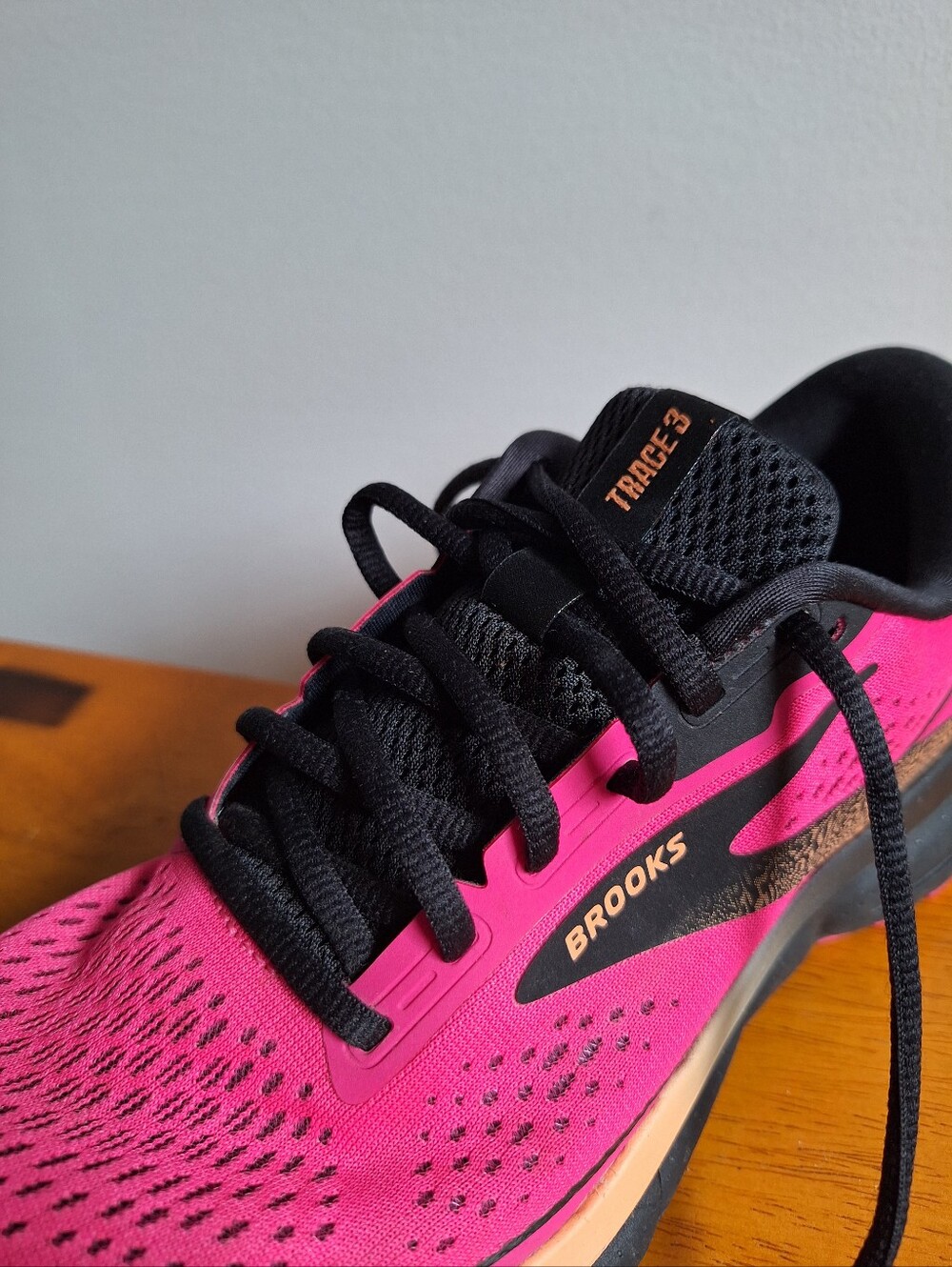 Brooks Women's Trace 3 Pink Glo/Black/Orange Size 7.5B - Picture 8 of 13